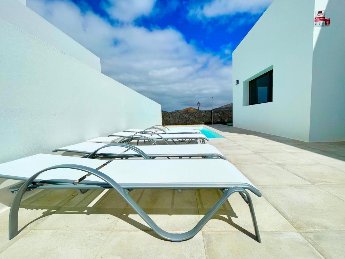 Villa Vulcano Uga Exterior photo